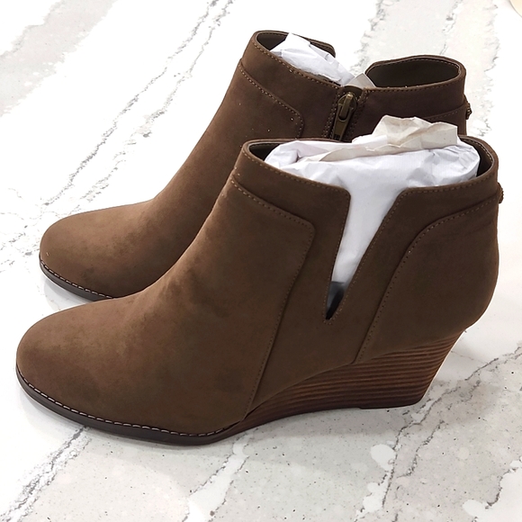 Anne Klein Retro Vibes | Vegan Suede Wedge Booties | Size 10.5 - Picture 9 of 15